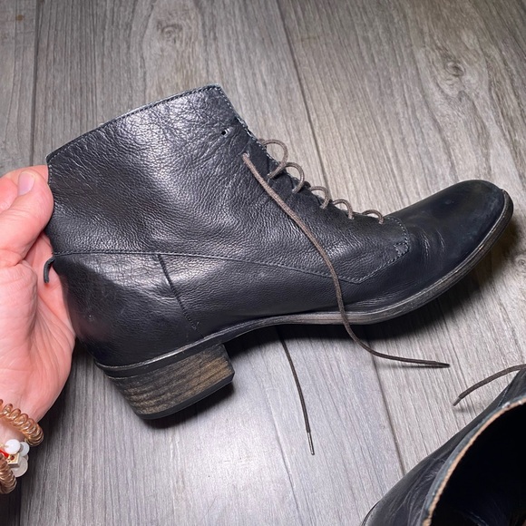 VGUC Coclico Leather Ankle Lace Up Low Heeled Boots - Picture 7 of 12